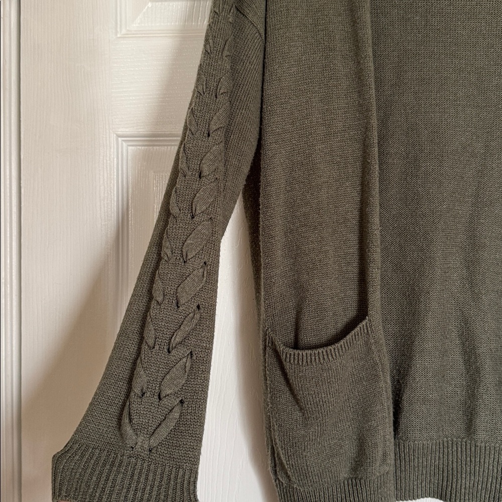 Garage Green Cardigan w. Braided Sleeves